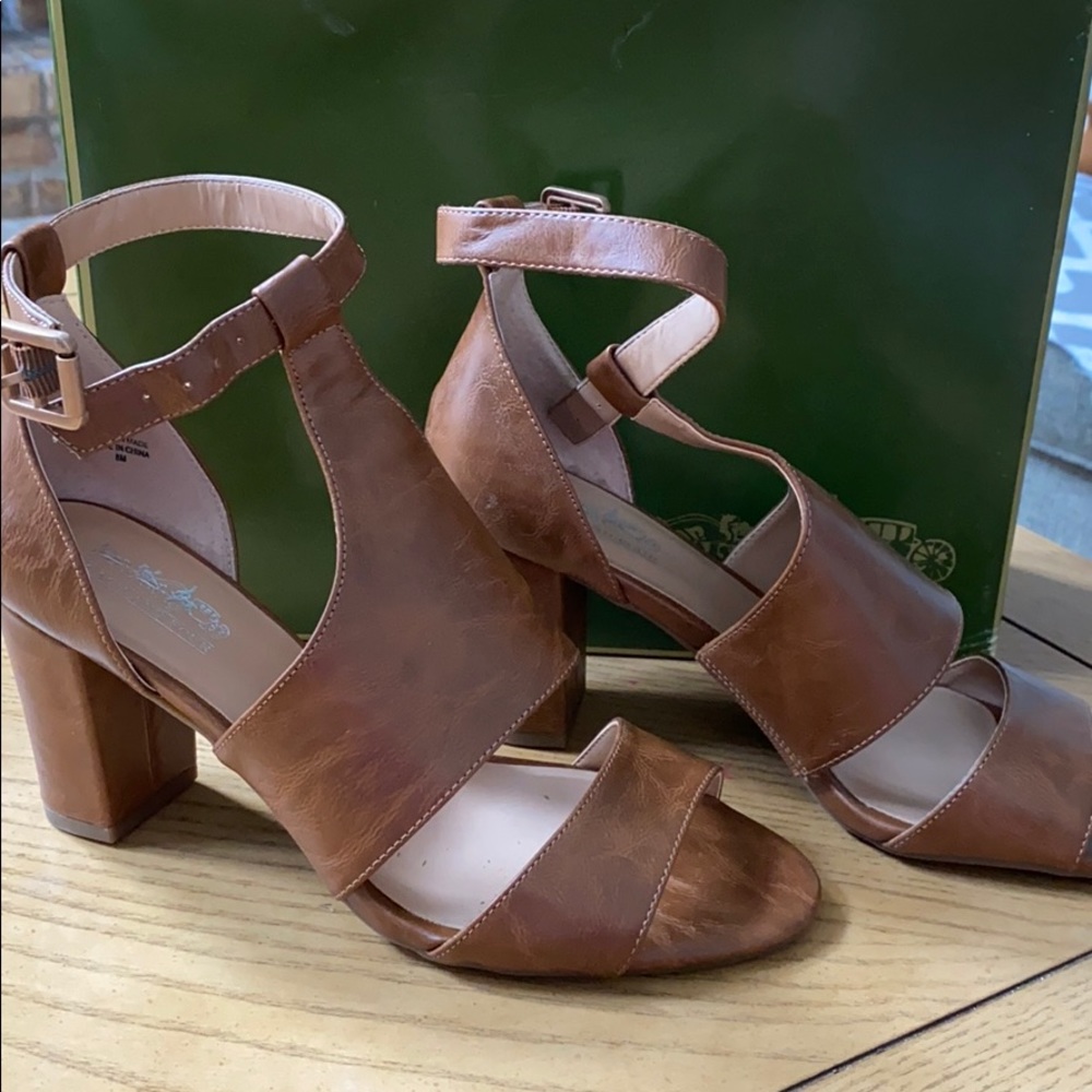 Coach and Four size 8
